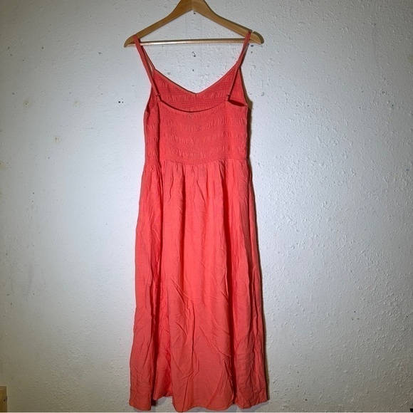 Wild Fable Smocked V-Neck Sleeveless Midi Dress Size Medium Women - Picture 6 of 13